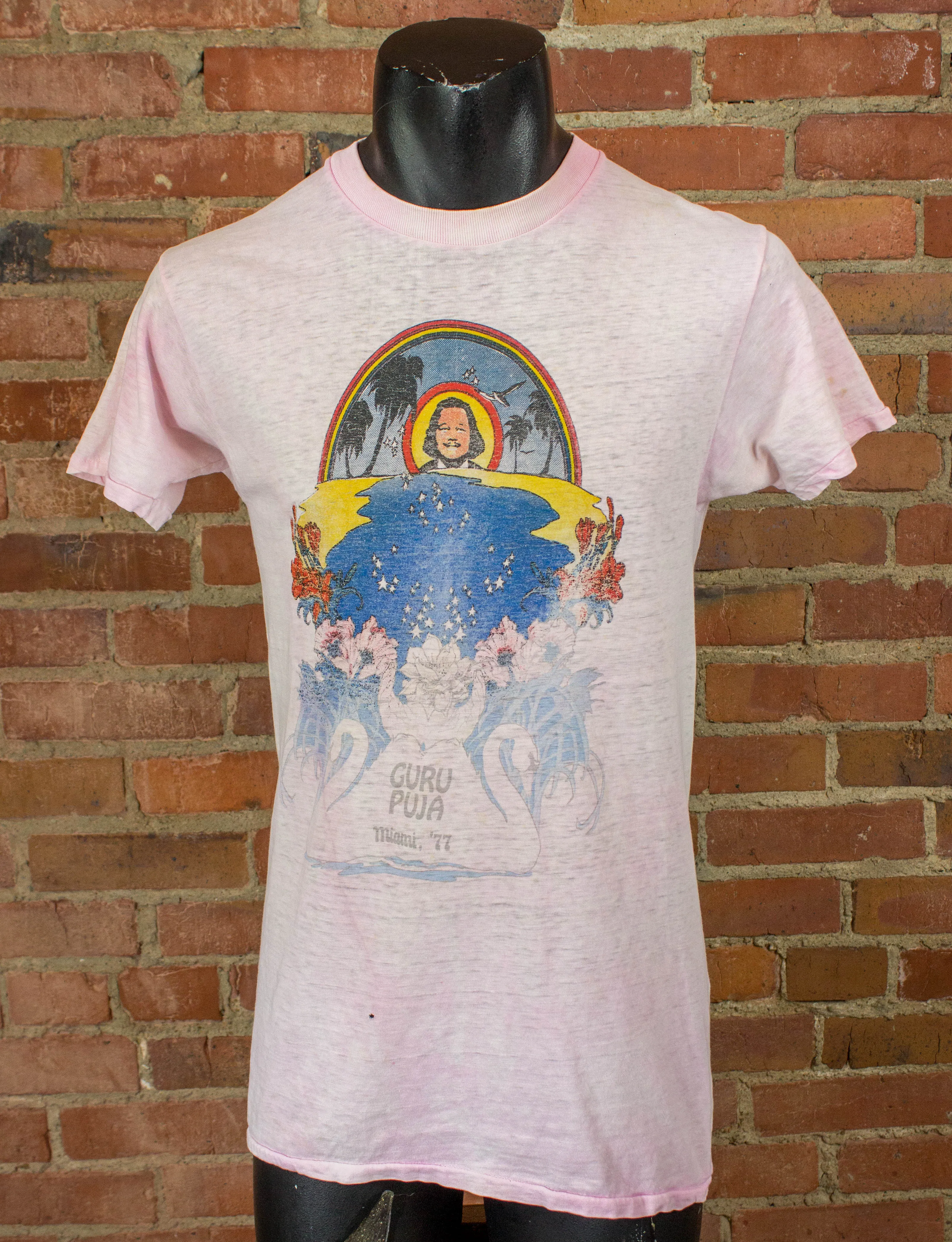 Vintage 1977 Guru Puja Miami Event Pink Graphic T Shirt Unisex Small-Medium