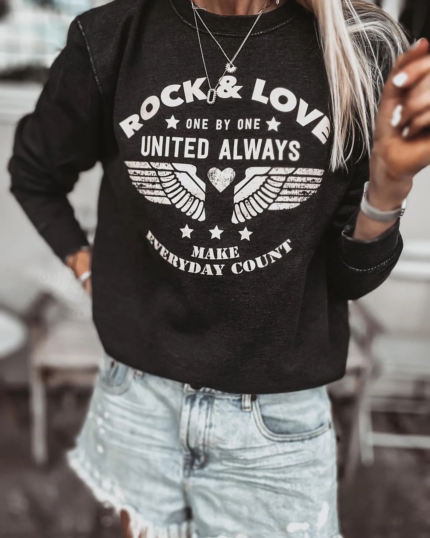 Vintage rock & love wings sweatshirt