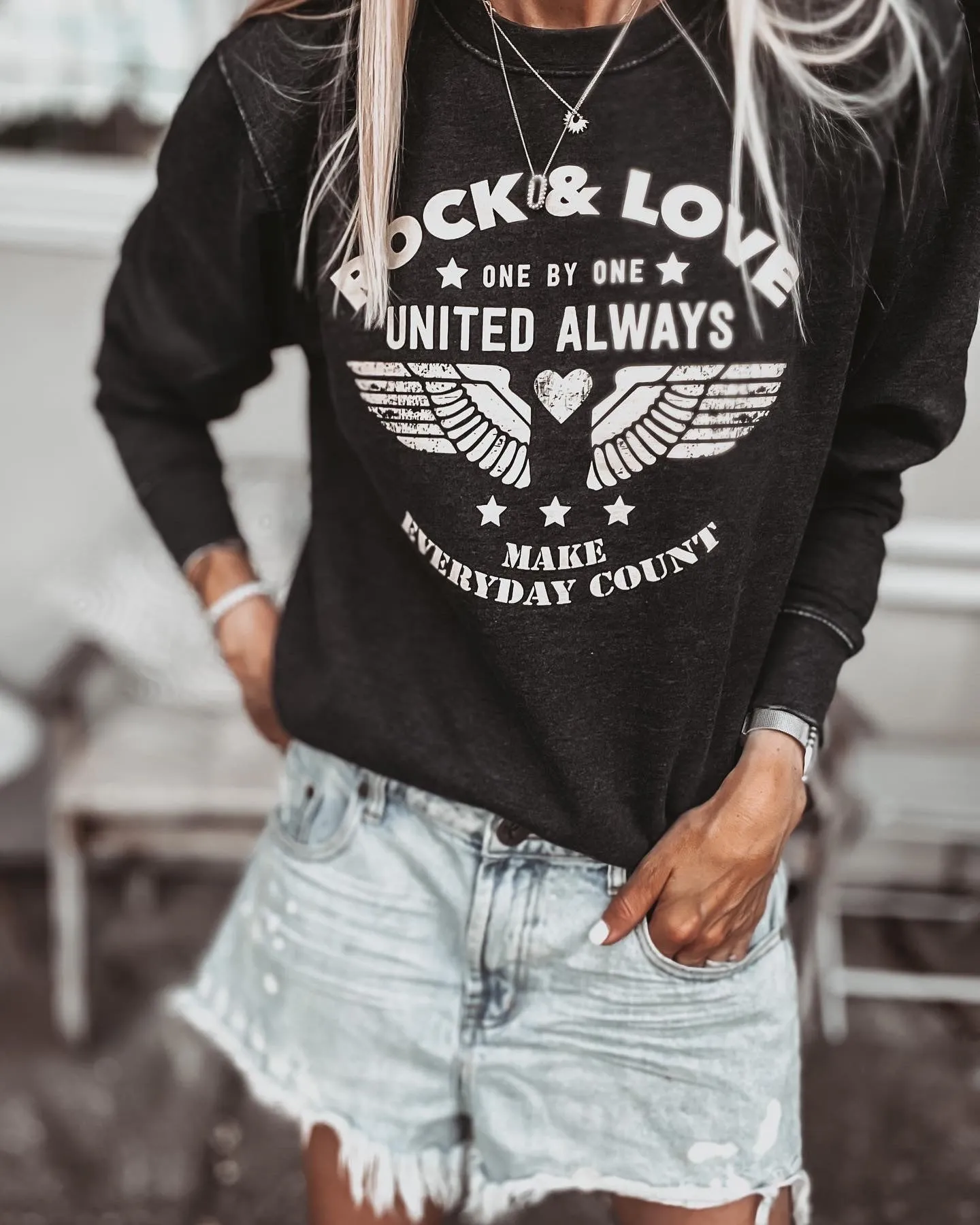 Vintage rock & love wings sweatshirt